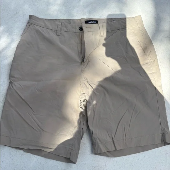 Express Men's Khaki Flat Front Shorts - Picture 1 of 3